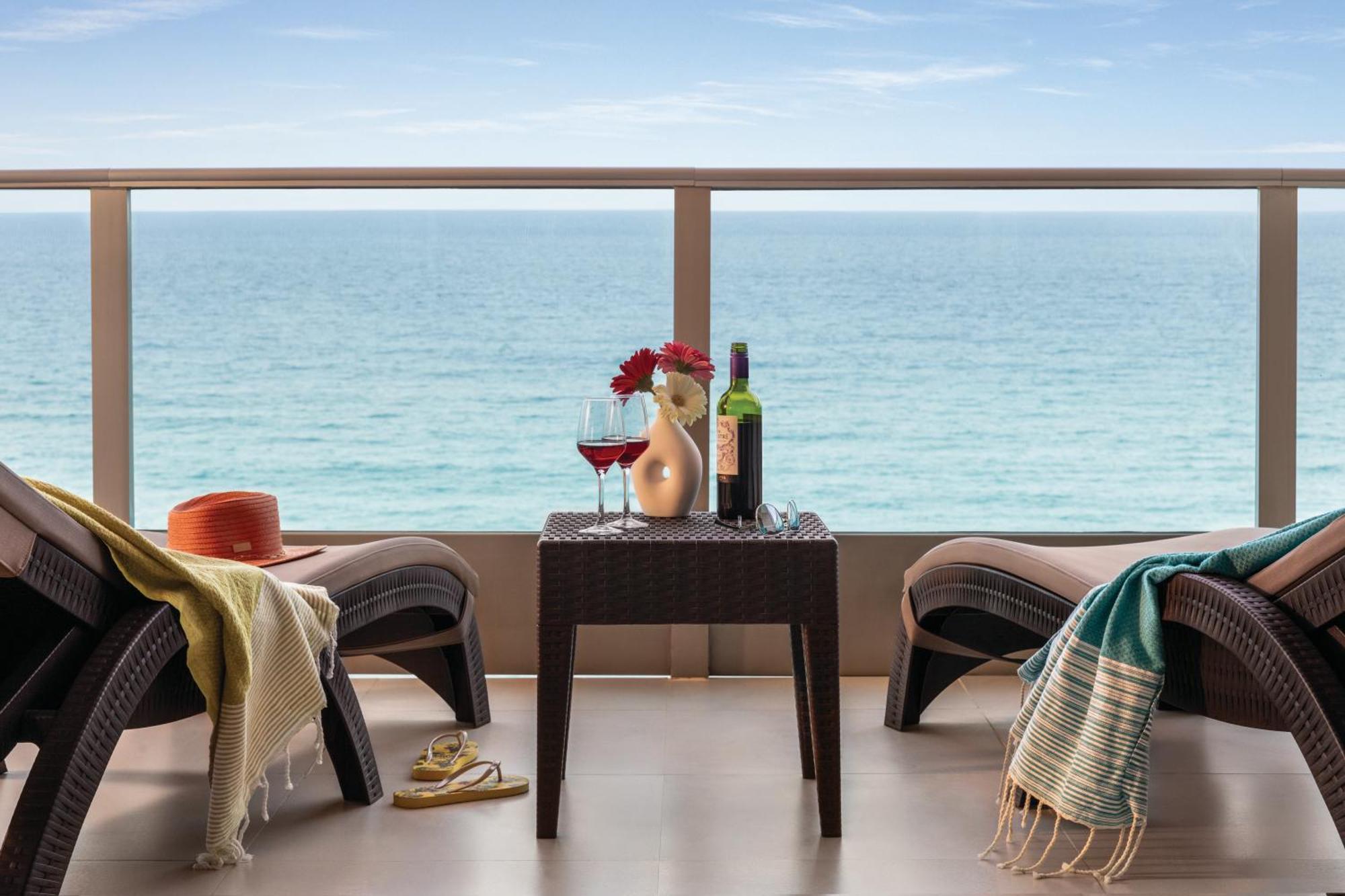 Ocean Front Suite One King Bed Adults only